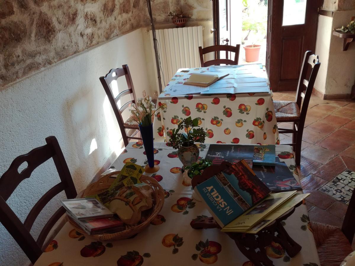 Le Case Di S. Andrea Buccheri Bagian luar foto